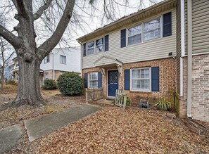 Exterior - Stay Simple Auburn - Cozy Townhome Near Campus & Game Day Fun (Auburn)