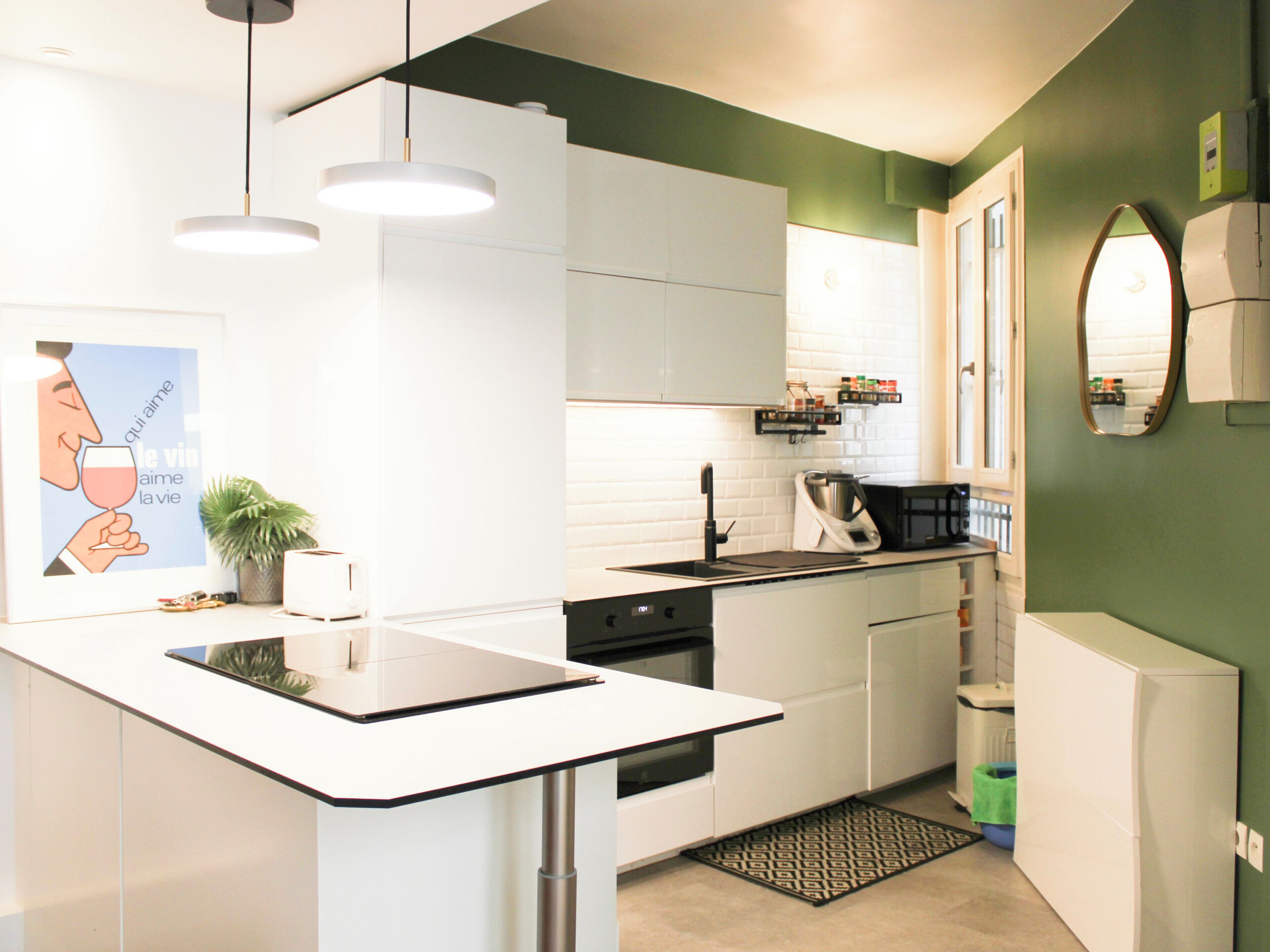 Fridge, microwave, oven, coffee/tea maker