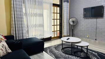 Apartment, 2 Bedrooms, Accessible, Smoking | Living area