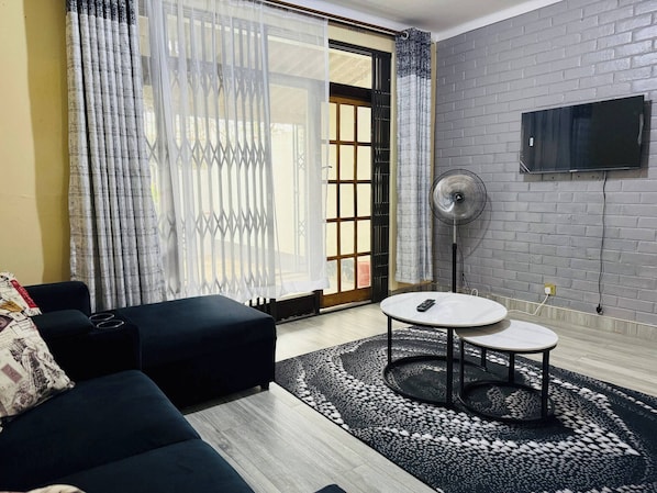 Apartment, 2 Schlafzimmer, barrierefrei, Raucher | Wohnbereich