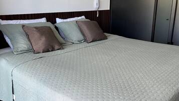 Kamar Double Basic | Wi-Fi gratis dan seprai linen