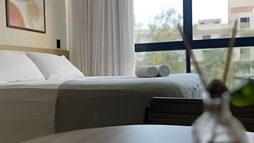Basic Studio, Partial Sea View | WiFi (free), bed sheets