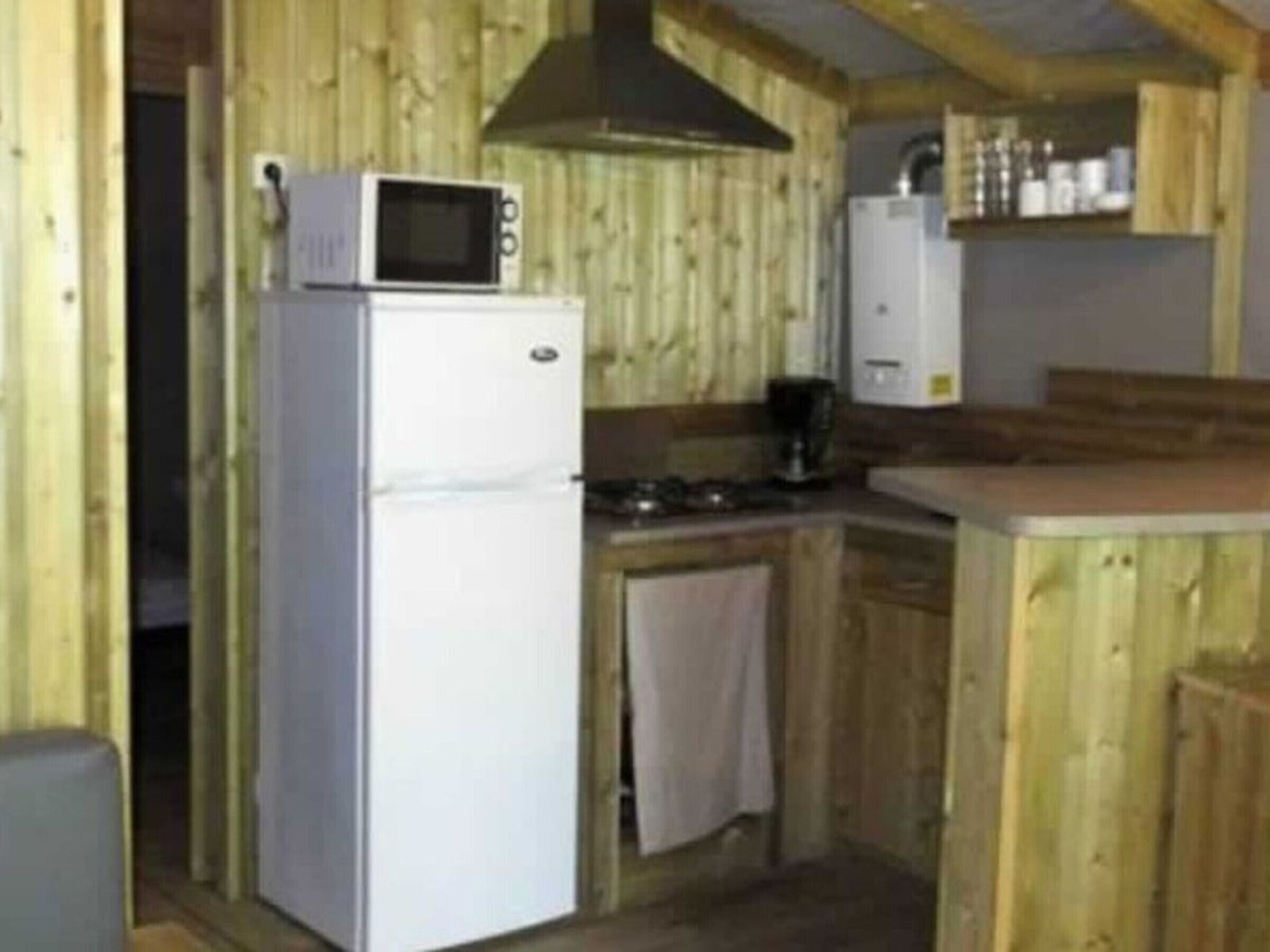 Coffee/tea maker, fridge, microwave