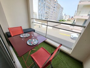 Outdoor dining - Renovated apartment, pets allowed - 4 guests (LES SABLES D'OLONNE)