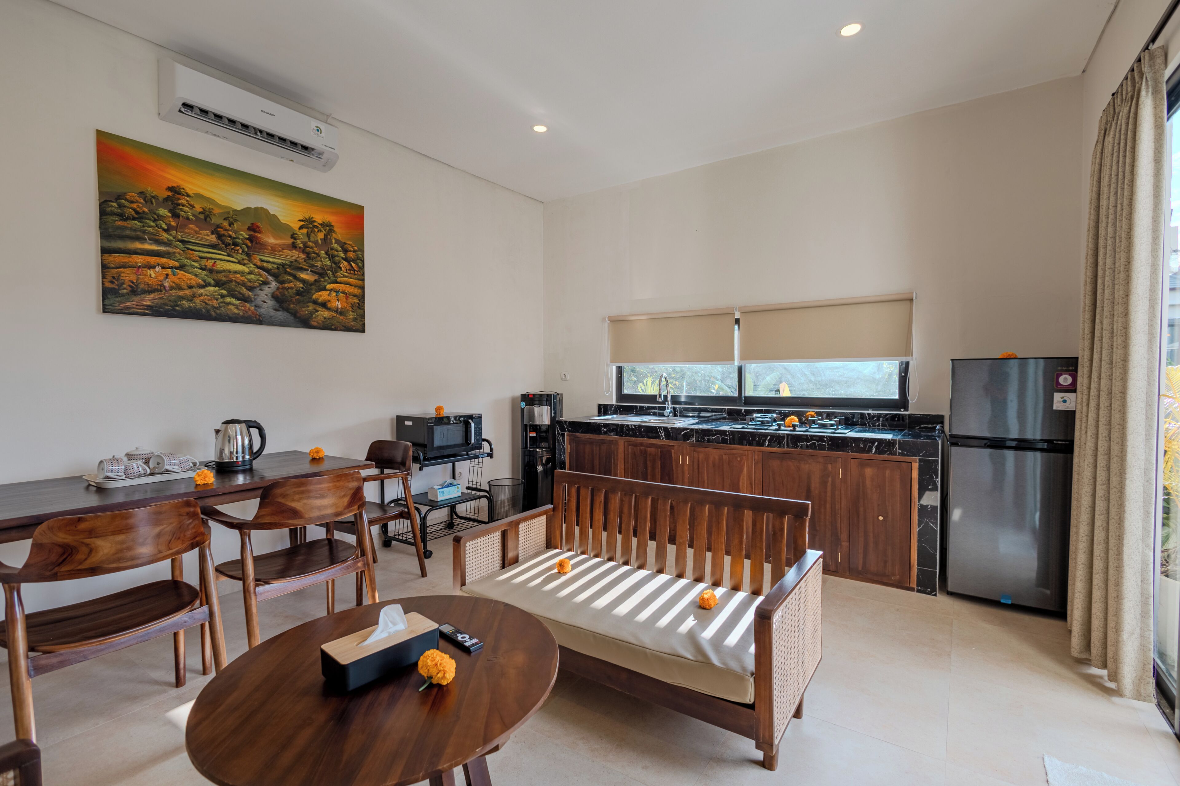 Three-Bedroom Villa with Private Rooftop | In-room dining
