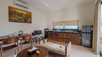 Three-Bedroom Villa with Private Rooftop | In-room dining