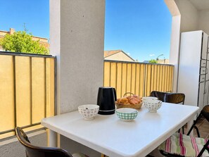 Outdoor dining - Charming apartment with parking - 4 guests (Hyères)
