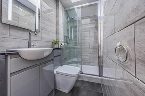 Hair dryer, towels - Spacious Flat with Gorgeous Views - Pass the Keys (Bognor Regis)