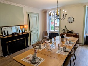 Dining - Charming cottage with sauna and panoramic view (Ray-sur-Saône)