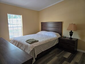 Room - 4-bedroom mobile home in pleasant Lady Lake with AC (Lady Lake)