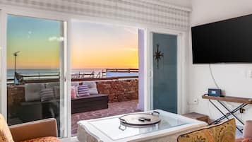 Villa, varias camas, vista al océano (Villa 19 - Playa Arcangel) | Área de sala de estar