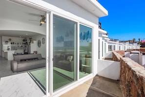 Hus - flera sängar - havsutsikt (Casa Granito 20 - Playa Arcangel) | Terrass/Patio