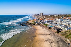Beach nearby - Dog-friendly Home With Heated Outdoor Pool, Hot Tub, Balcony, Rooftop Terrace (Playas de Rosarito)