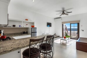 Căn hộ, 1 giường cỡ queen và sofa giường, quang cảnh một góc biển (Jr Suite 4 - Playa Arcangel) | Bếp riêng