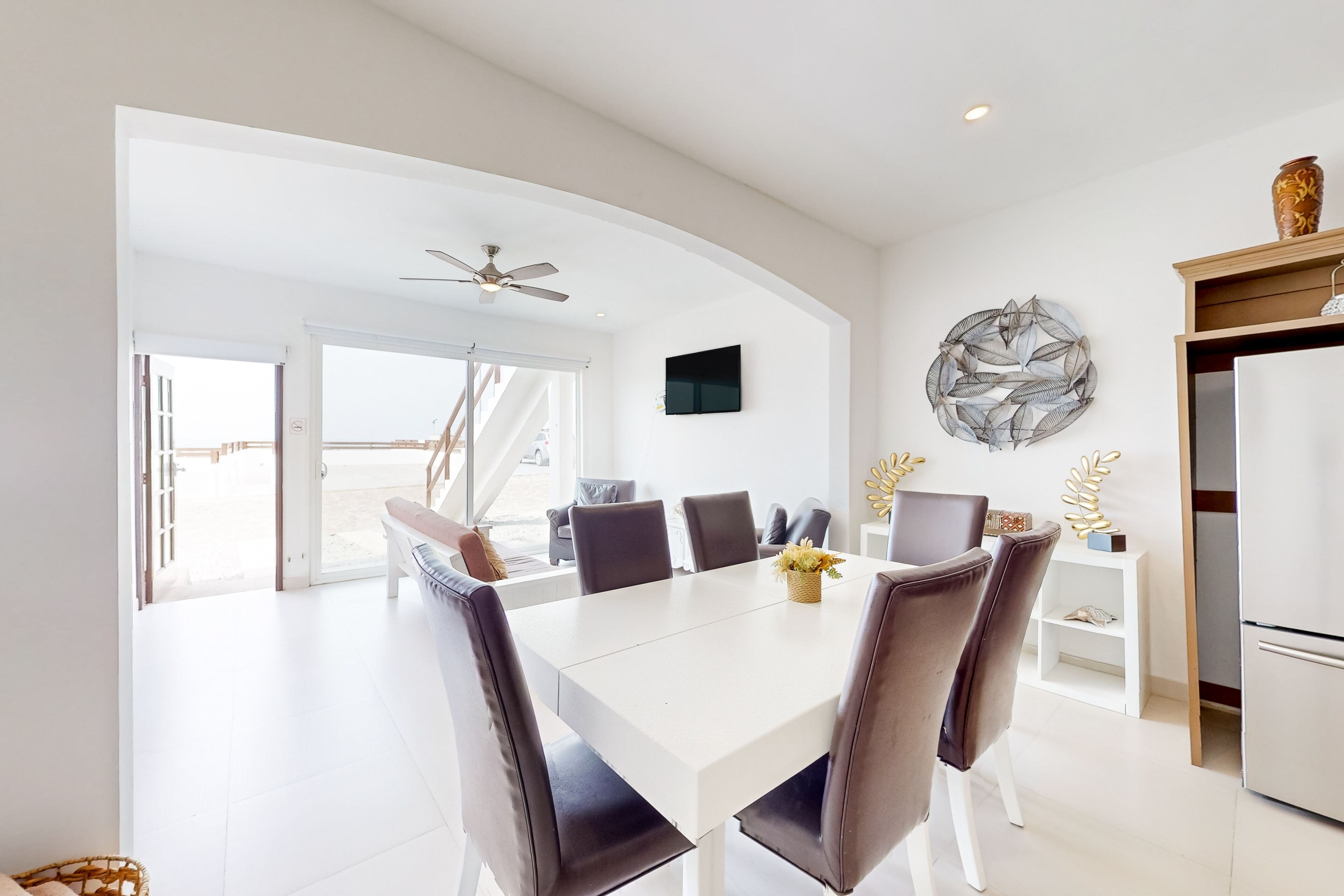 Nhà, nhiều giường, bếp, quang cảnh một góc biển (Casa Marron 37 - Playa Arcangel) | Khu ăn uống