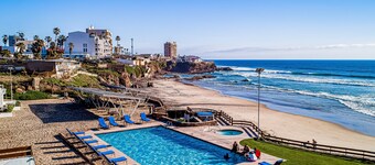 Dog-friendly Beachfront Retreat With Rooftop Deck, Pool, Hot Tub, & Kitchen