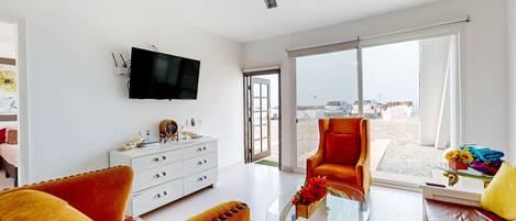 Maison, plusieurs lits, cuisine, vue partielle sur l'océan (Casa Merlot 41 - Playa Arcangel) | Coin séjour