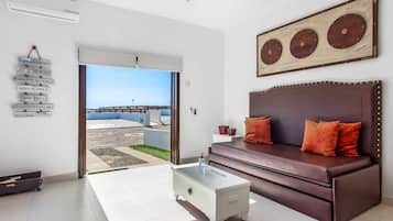 Apartment, 1 Queen Bed with Sofa bed, Partial Ocean View (Jr Suite 6 - Playa Arcangel) | Interior