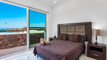 House, Multiple Beds, Partial Ocean View (Casa Marfil 26 - Playa Arcangel) | 3 bedrooms, individually decorated, individually furnished, bed sheets