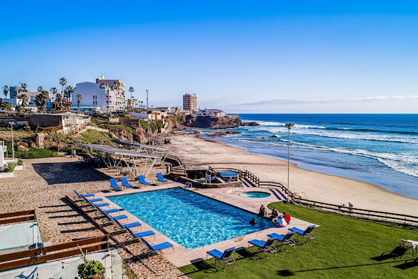 Pool - Dog-friendly Home 3 Rows to Beach With Rooftop Deck, Pool, hot Tub, & Kitchen (Playas de Rosarito)