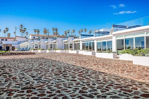 Terrace/patio - Dog-friendly Home 3 Rows to Beach With Rooftop Deck, Pool, hot Tub, & Kitchen (Playas de Rosarito)