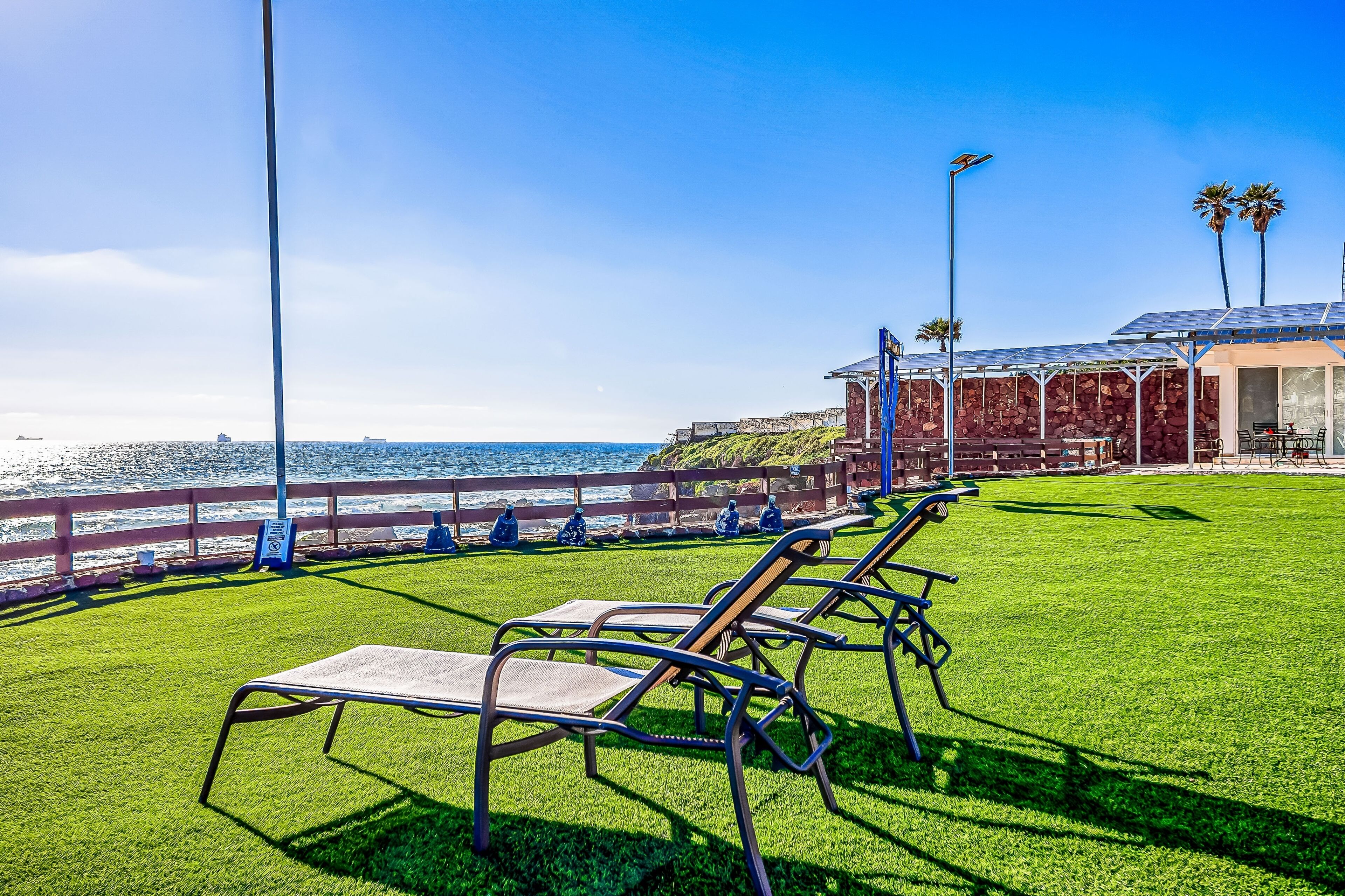 Dog-friendly Home 3 Rows to Beach With Rooftop Deck, Pool, hot Tub, & Kitchen - Punta Azul