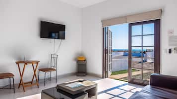 Apartment, 1 Queen Bed with Sofa bed, Partial Ocean View (Jr Suite 3 - Playa Arcangel) | Living area