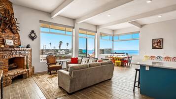 House, Multiple Beds, Balcony, Ocean View (Casa Faraon Rosarito) | Living area