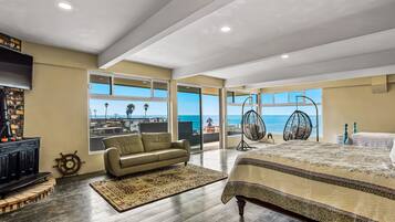 4 bedrooms, individually decorated, individually furnished, bed sheets