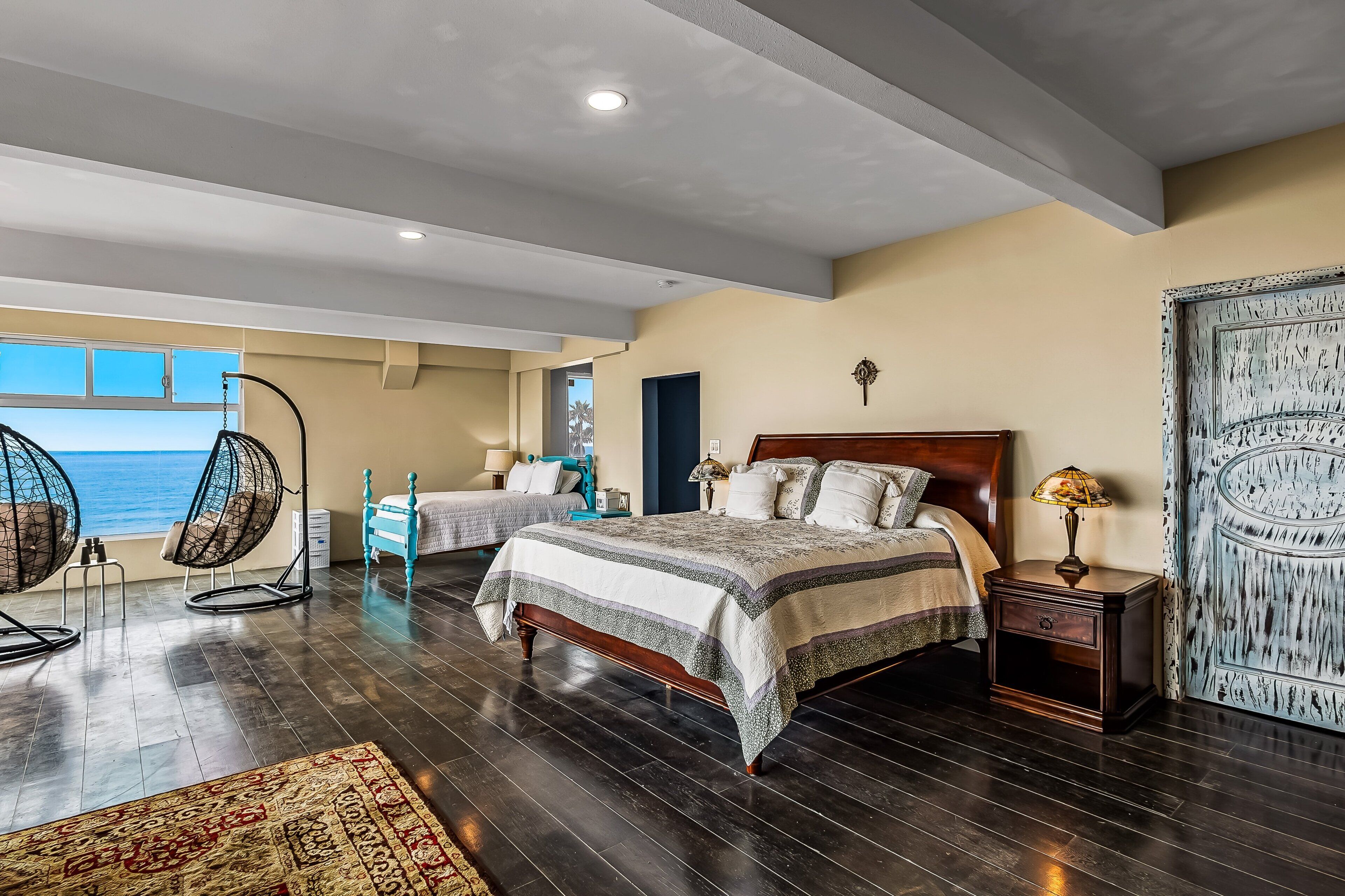 4 Schlafzimmer, individuell dekoriert, individuell eingerichtet