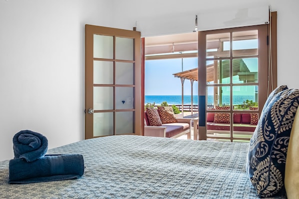 3 bedrooms, individually decorated, individually furnished, bed sheets - Dog-friendly Villa With Beach Views, Patio, Outdoor Pool, Streaming, Partial AC (Playas de Rosarito)