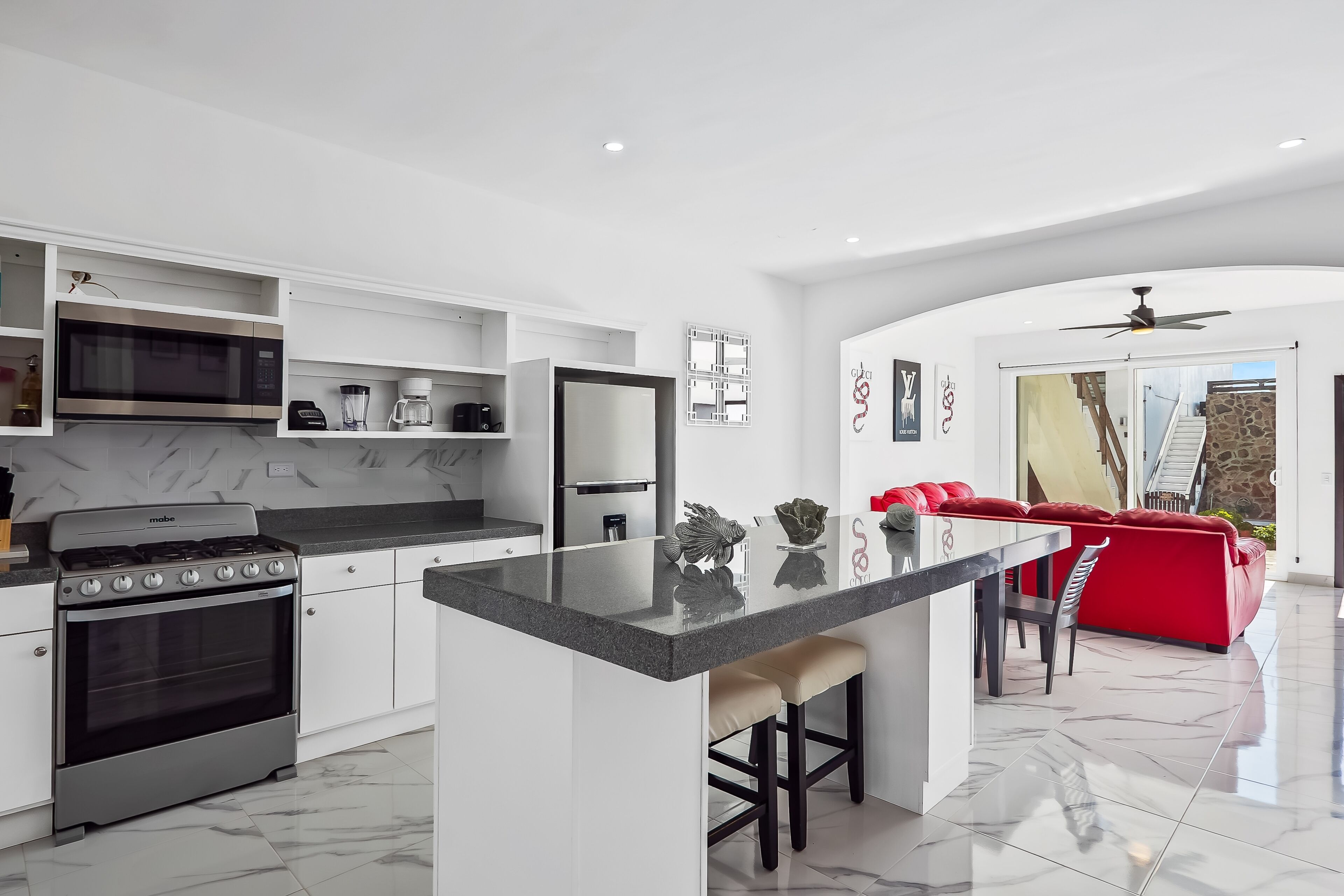 Dog-friendly Home 3 Rows to Beach With Rooftop Deck, Pool, & Kitchen - Punta Azul