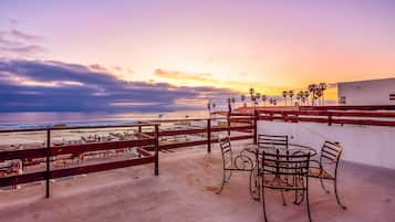 Casa, letti multipli, patio, vista oceano parziale (Casa Calcata 21 - Playa Arcangel) | Ristorazione all'aperto