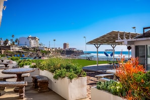Outdoor dining - Peaceful Dog-friendly Villa With Outdoor Pool, Rooftop Patio, Beach Views, & AC (Playas de Rosarito)