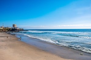 Beach nearby - Peaceful Dog-friendly Villa With Outdoor Pool, Rooftop Patio, Beach Views, & AC (Playas de Rosarito)