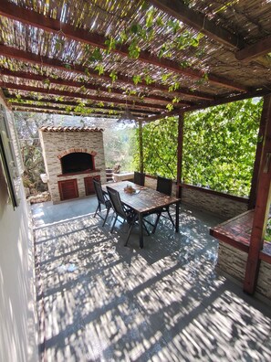 Outdoor dining - Apartment Glavica (Goveđari)