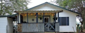Exterior - Happy Hive Bee and Bee entire cottage (Church Point)