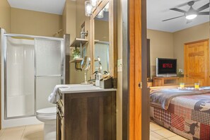 Bügeleisen/Bügelbrett, Reisekinderbett, kostenloses WLAN, Bettwäsche