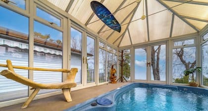 Lakefront 4BR plus Den Retreat with Swim Spa, Sauna & Games