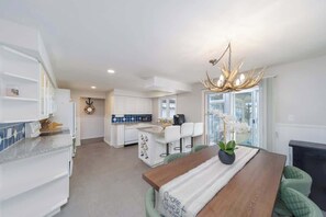 Fridge, microwave, oven, stovetop - Lakefront 4BR plus Den Retreat with Swim Spa, Sauna & Games (Parkside Beach)