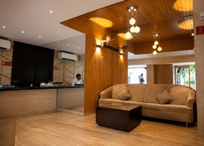 Lobby - Glitz Hotel Jayshree - Nr Mumbai Airport (Mumbai)