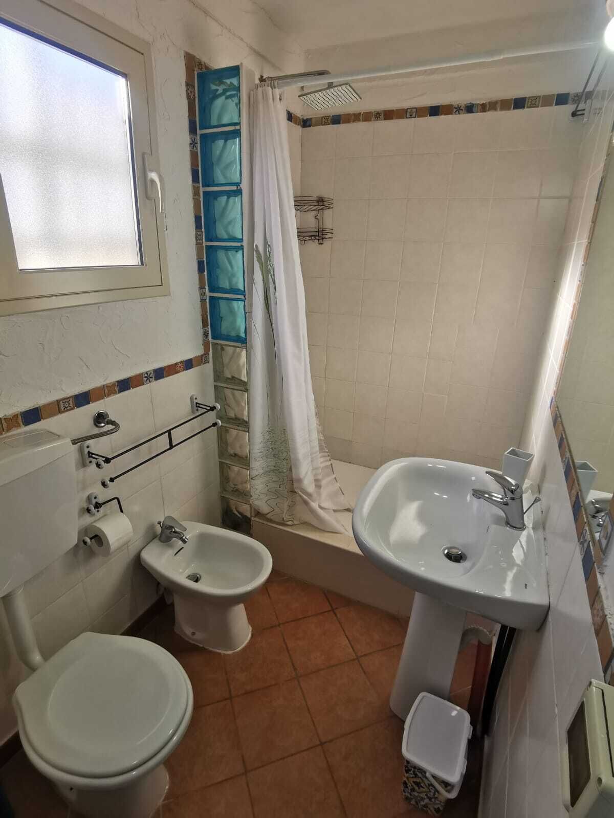Basic Double or Twin Room | Bathroom