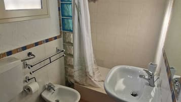 Basic Double or Twin Room | Bathroom
