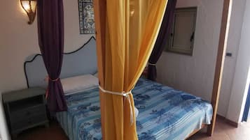 Kamar Double atau Twin Basic | Meja kerja dan Wi-Fi gratis