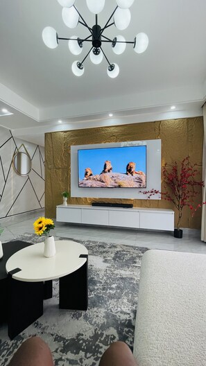 Smart TV - 3-bedroom apartment in tranquil Nairobi with fitness room access (Nairobi)