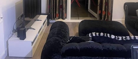 Apartment, 1 Bedroom, Accessible, Balcony | Living room