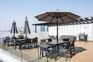 Outdoor dining - 4BR in 2 beautiful apartments. Pool, Rooftop, GYM (Mexico City)