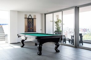 Game room - 4BR in 2 beautiful apartments. Pool, Rooftop, GYM (Mexico City)
