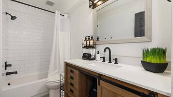 Douche, serviettes fournies