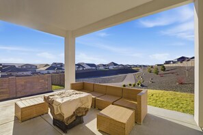 Terrace/patio - The Estate Retreat + Hot tub (Richland)